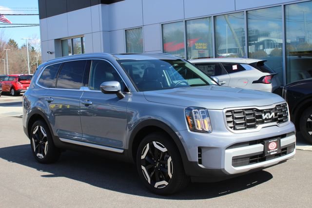 Used 2024 Kia Telluride S w/ S Sunroof Package