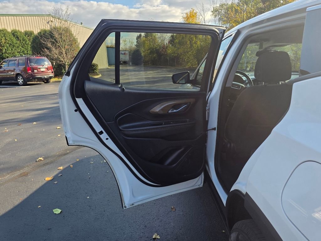 Used 2020 GMC Terrain SLE image 32