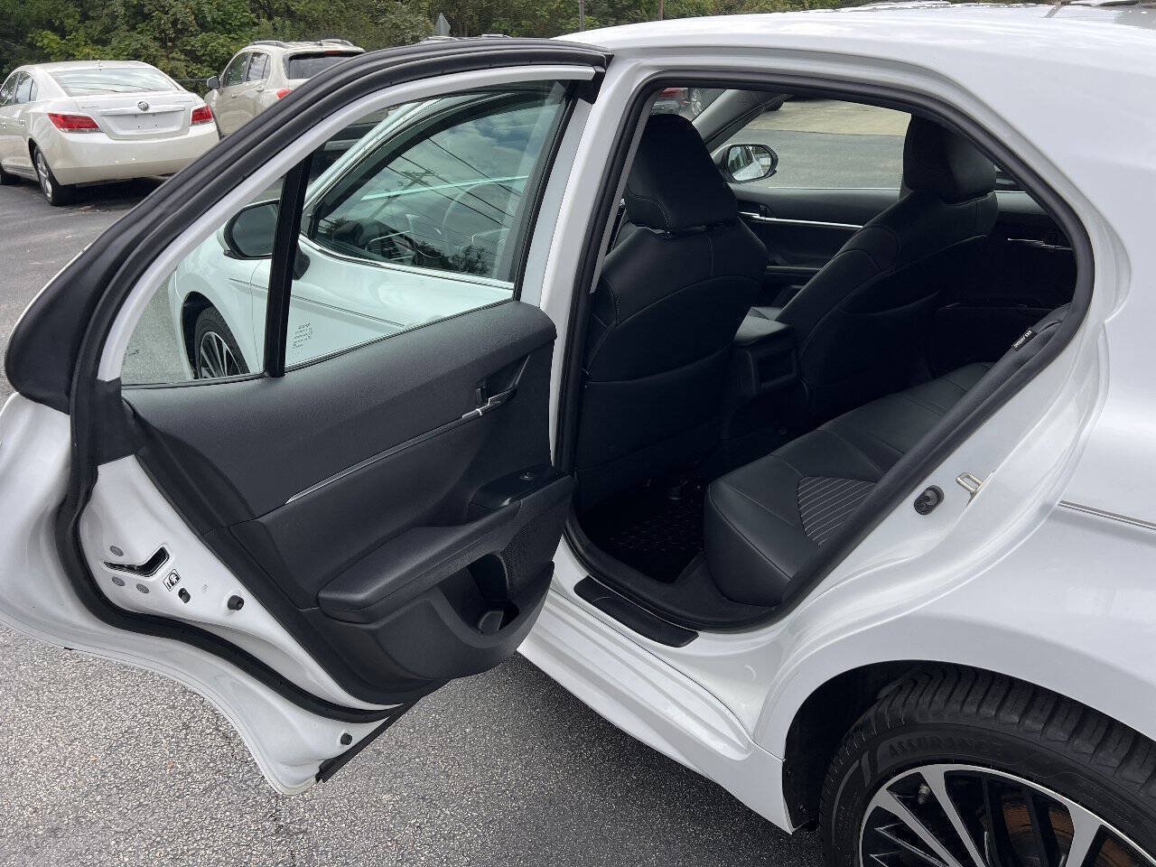 Used 2019 Toyota Camry SE FWD image 23