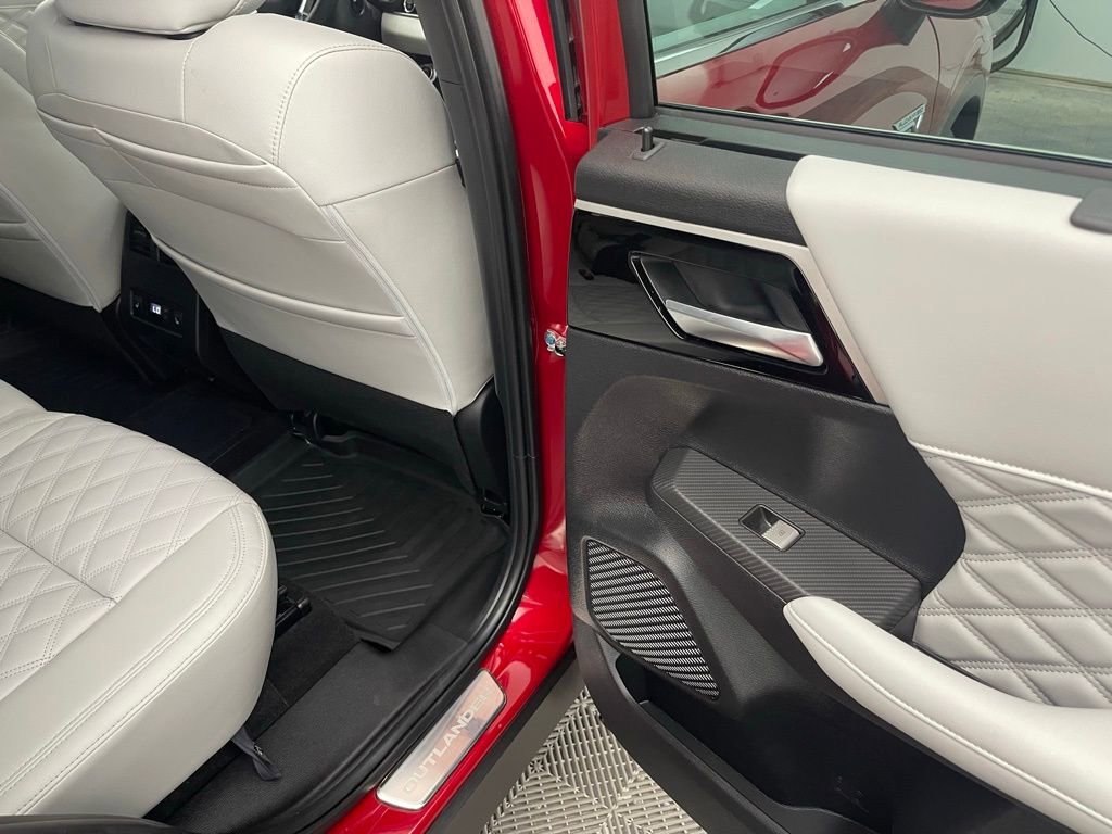Used 2023 Mitsubishi Outlander SEL image 29