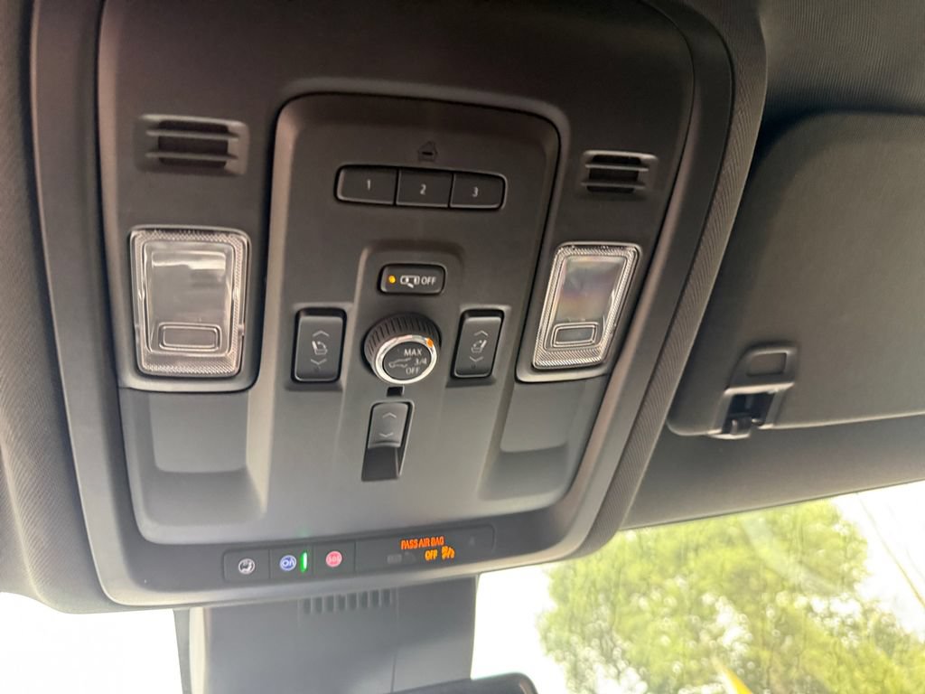 Used 2023 Chevrolet Suburban Premier AWD/4WD image 41