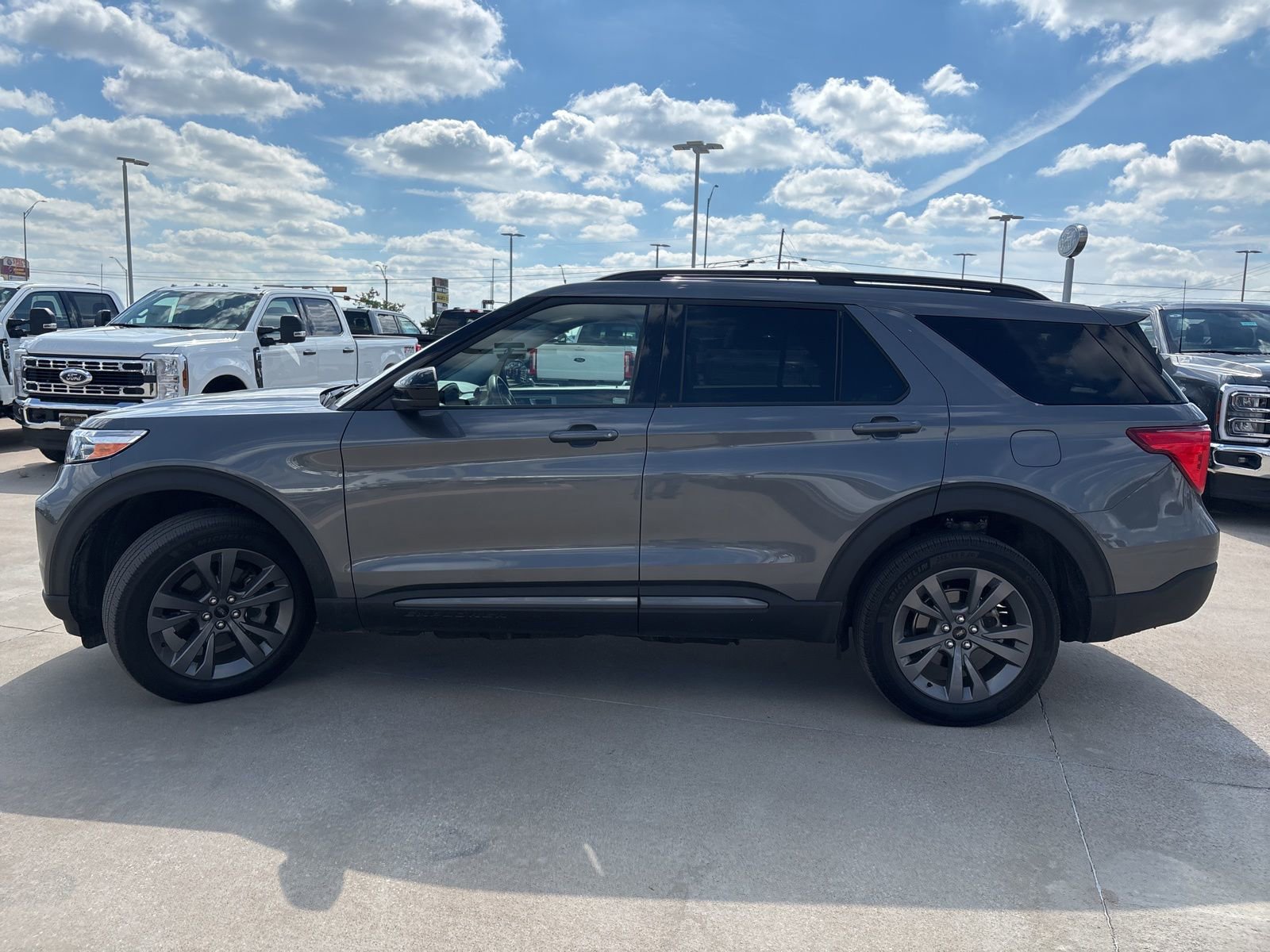Certified 2022 Ford Explorer XLT w/ Equipment Group 202A image 4