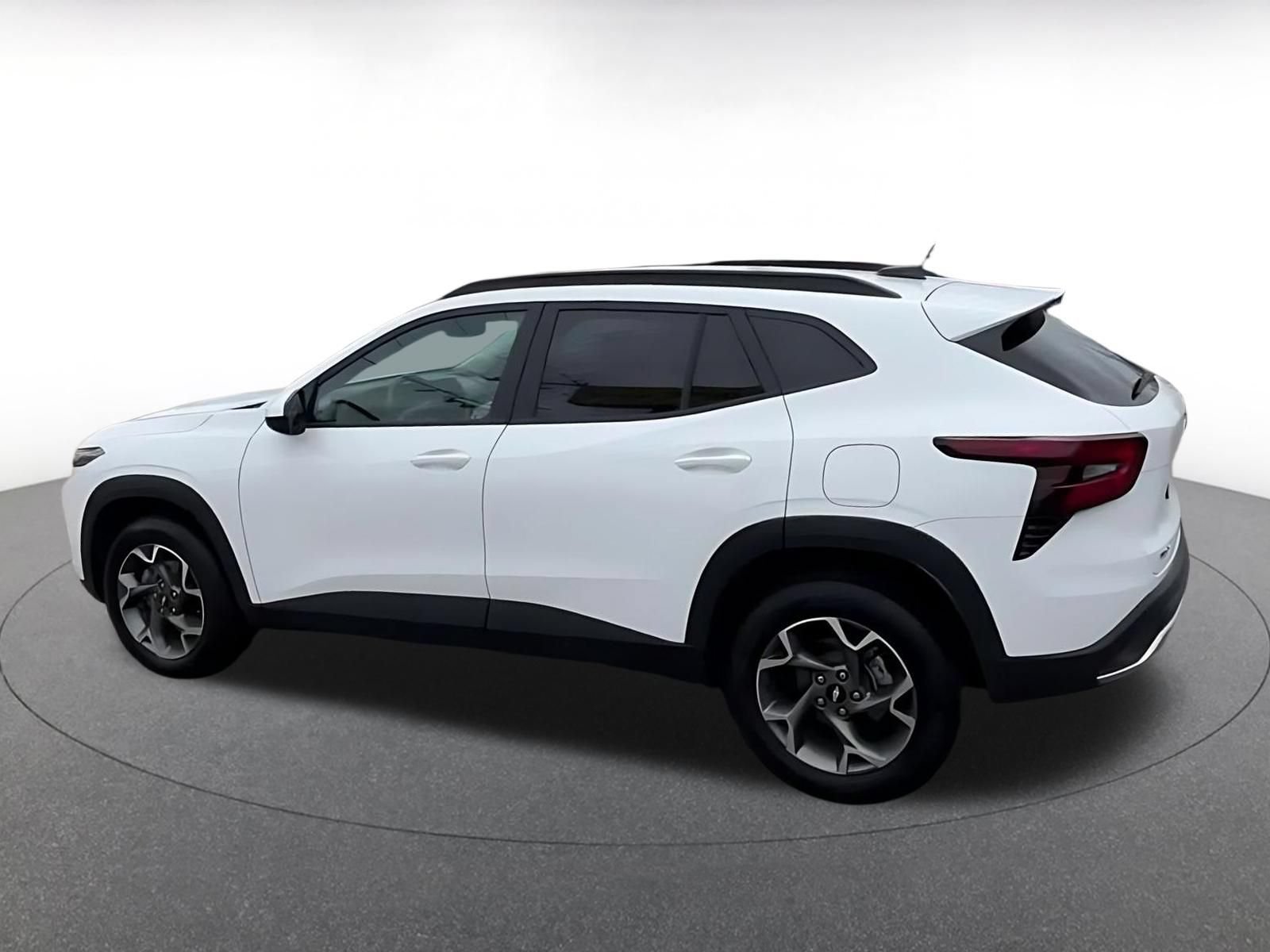 Used 2025 Chevrolet Trax LT FWD image 10