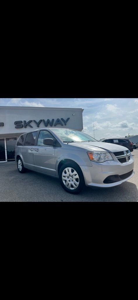 Used 2018 Dodge Grand Caravan SE w/ UConnect Hands-Free Group image 1