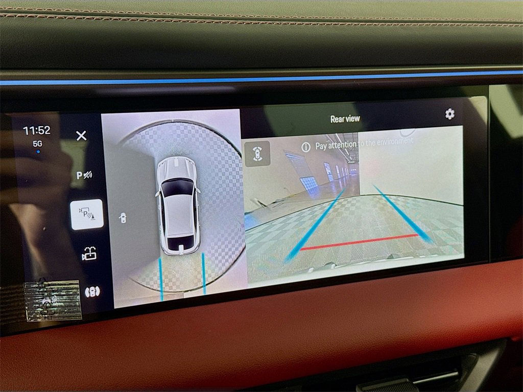 Used 2025 Porsche Macan Electric image 15