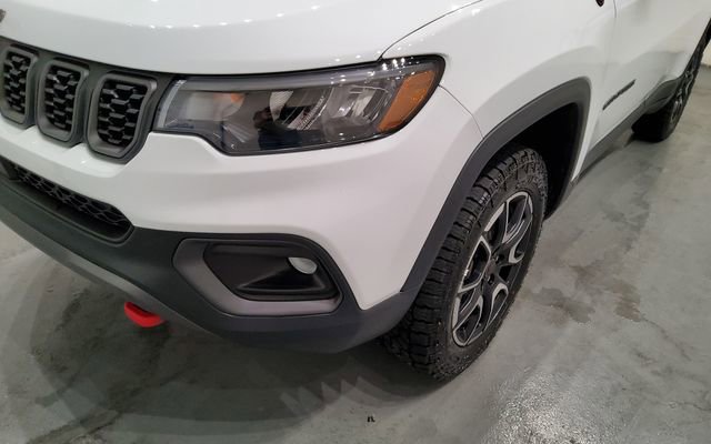 Used 2025 Jeep Compass Trailhawk AWD/4WD image 6