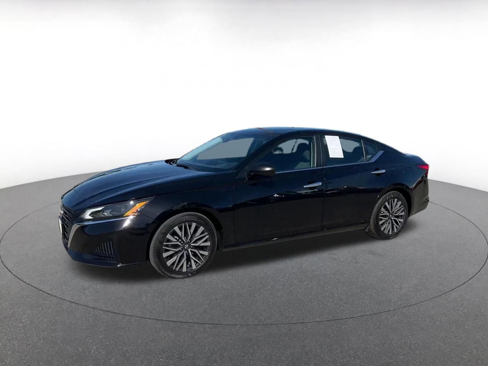 Used 2025 Nissan Altima 2.5 SV image 8
