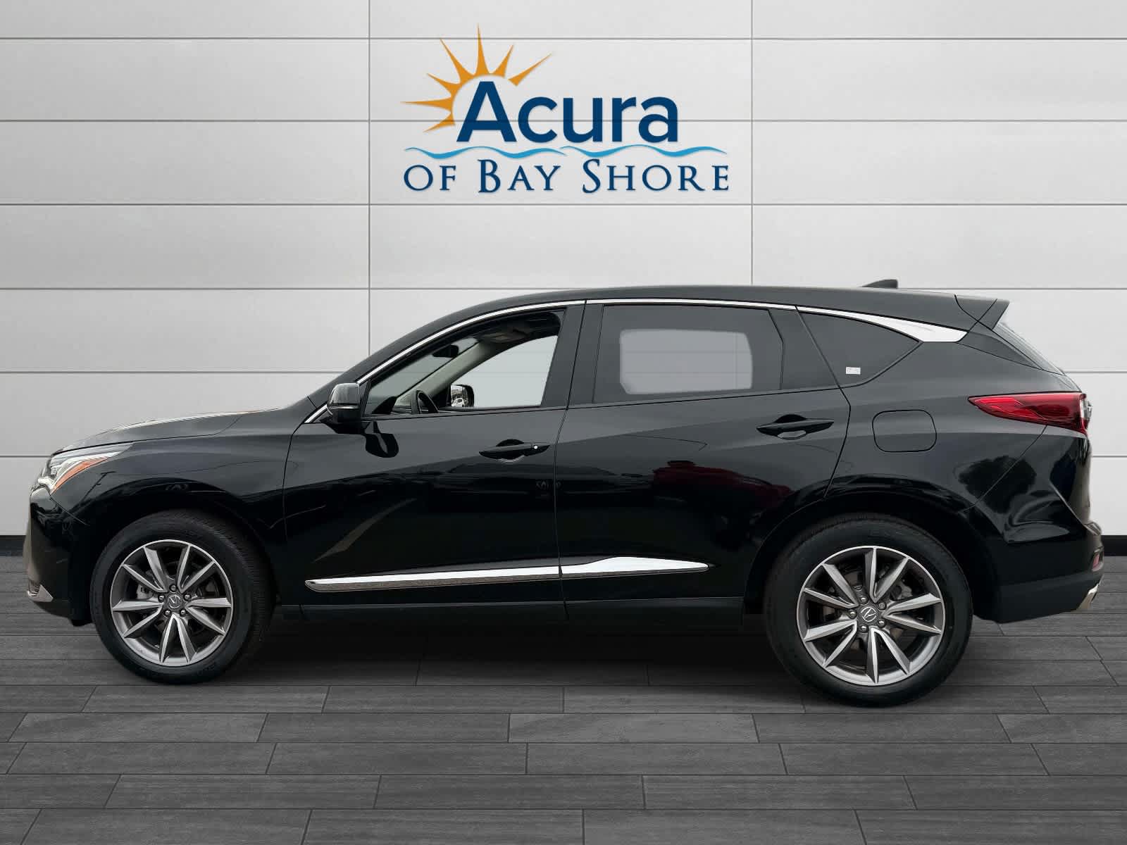 Used 2024 Acura RDX w/ Technology Package AWD/4WD image 4