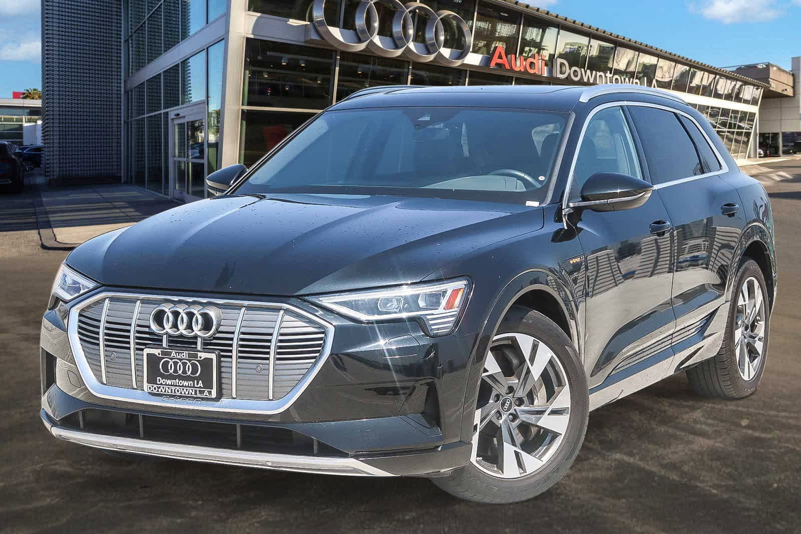 Used 2022 Audi e-tron Premium image 1