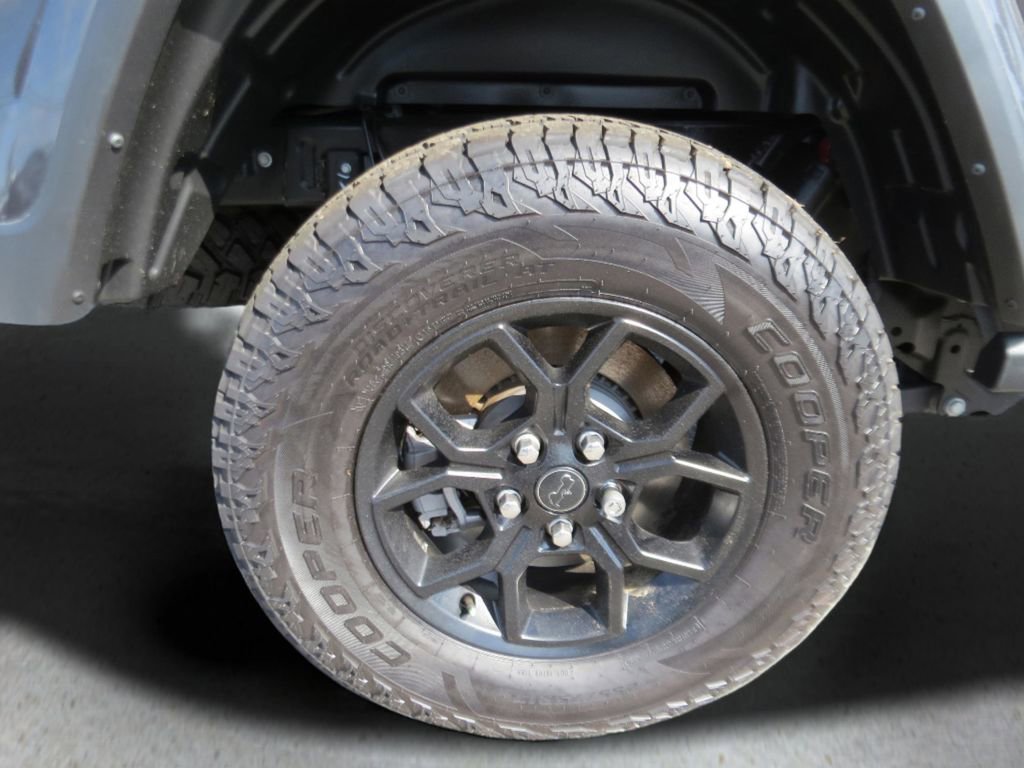 Used 2024 Jeep Gladiator Willys image 13