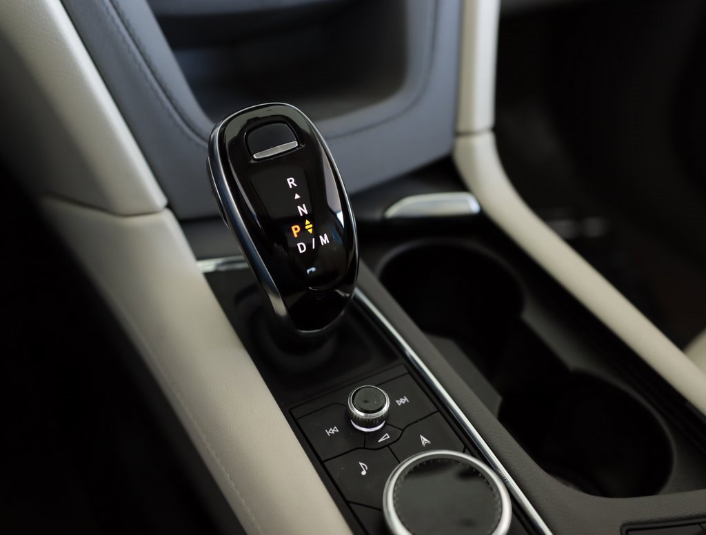 Used 2025 Cadillac XT6 Premium Luxury image 19