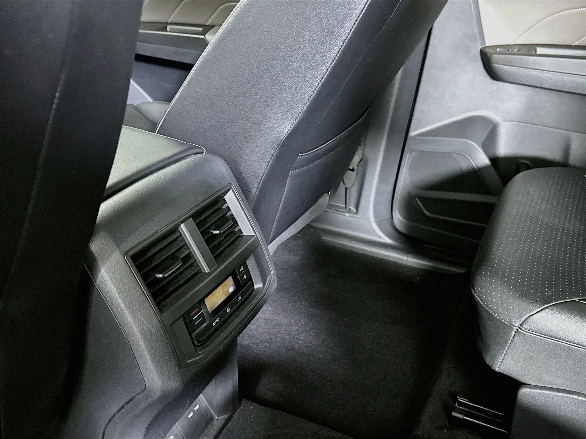 Used 2023 Volkswagen Atlas SE w/ Panoramic Sunroof Package AWD/4WD image 27