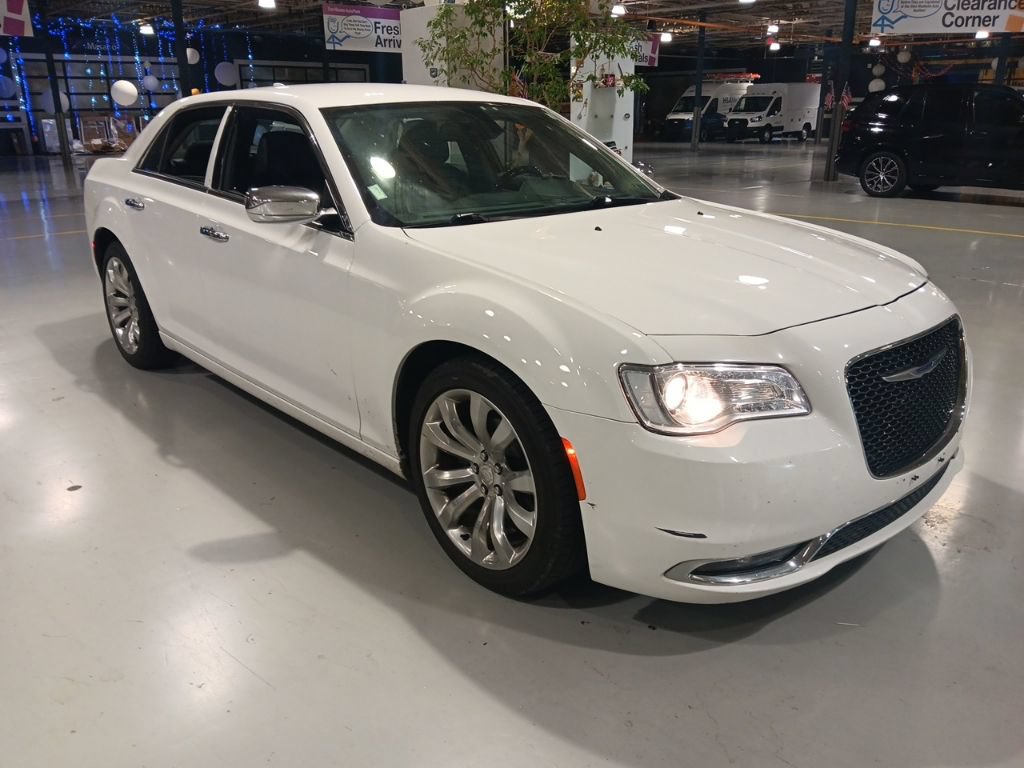 Used 2019 Chrysler 300 Limited RWD image 1