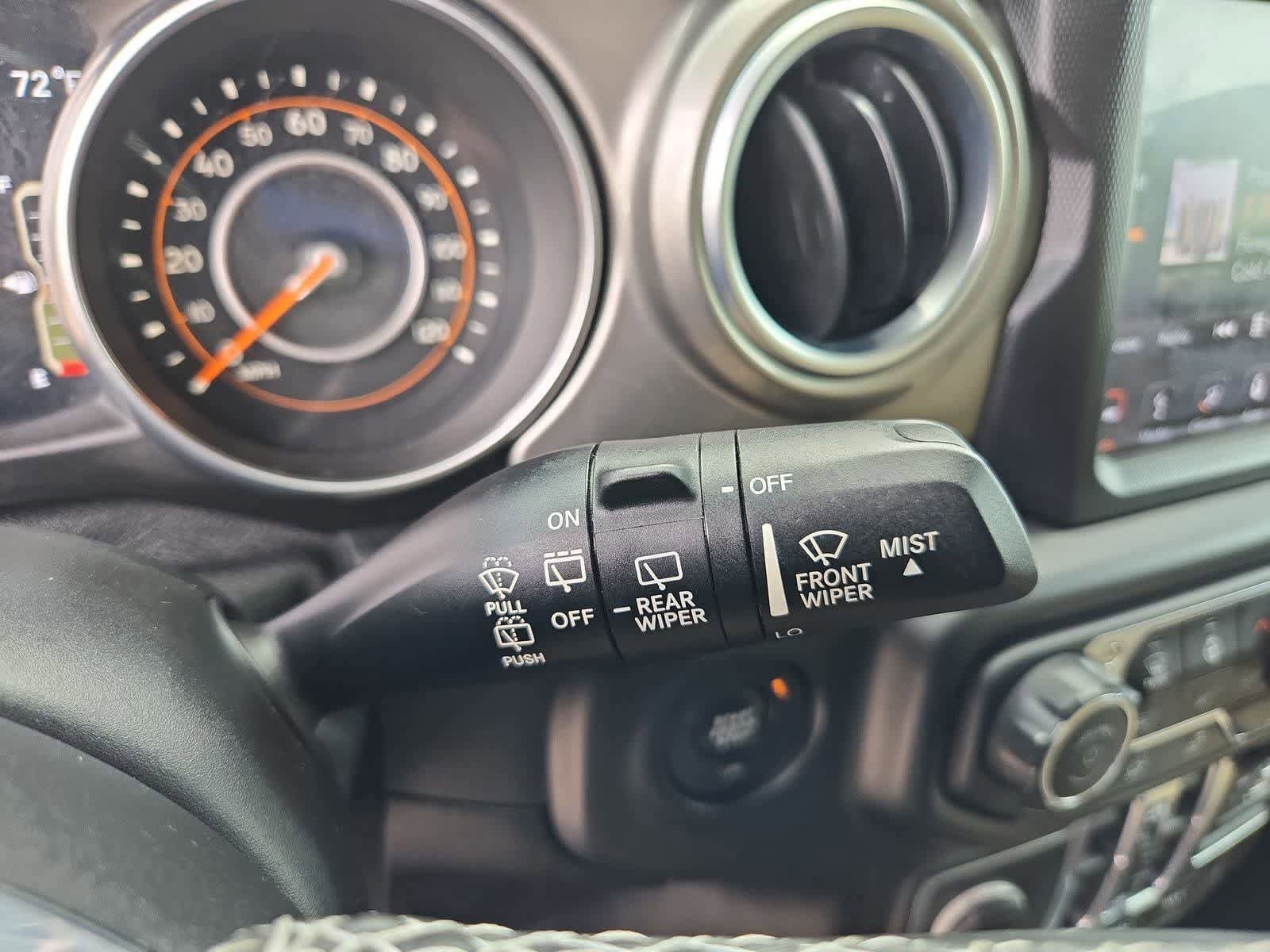 Used 2018 Jeep Wrangler Unlimited Sahara AWD/4WD image 23