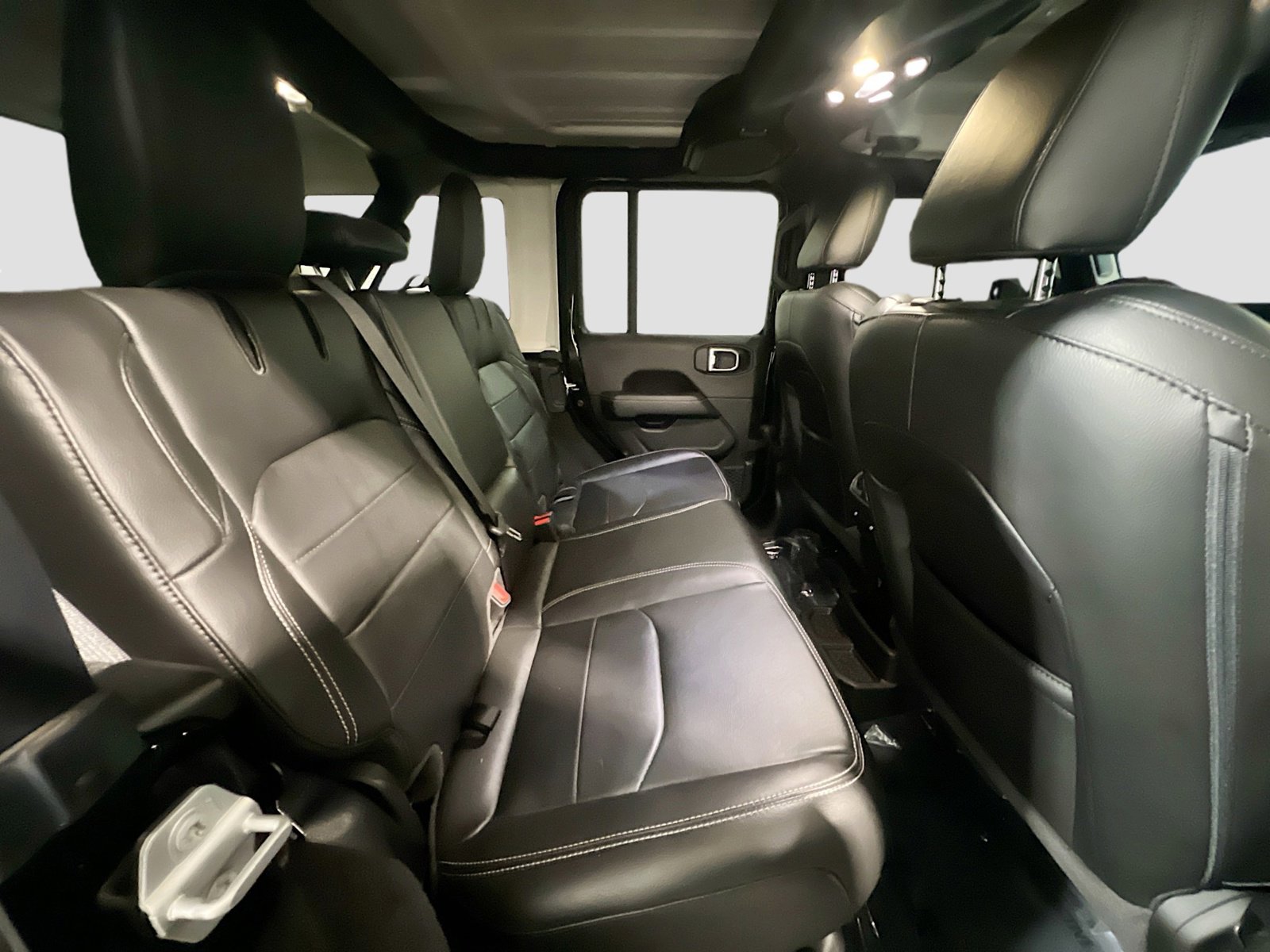 Used 2023 Jeep Wrangler Sahara w/ Cold Weather Group image 19