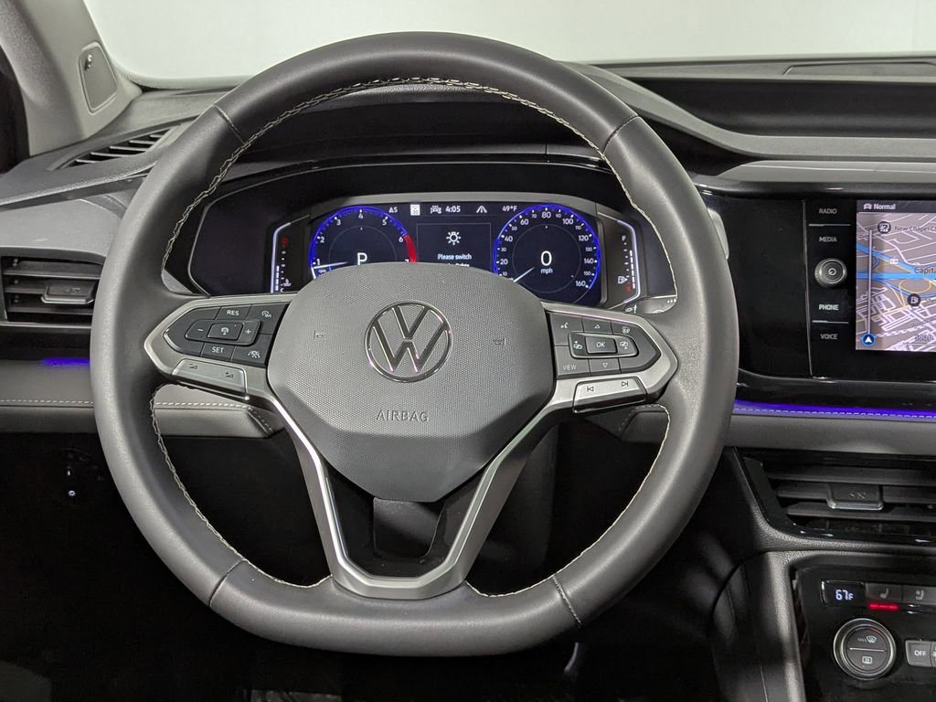 Used 2024 Volkswagen Taos SEL image 33