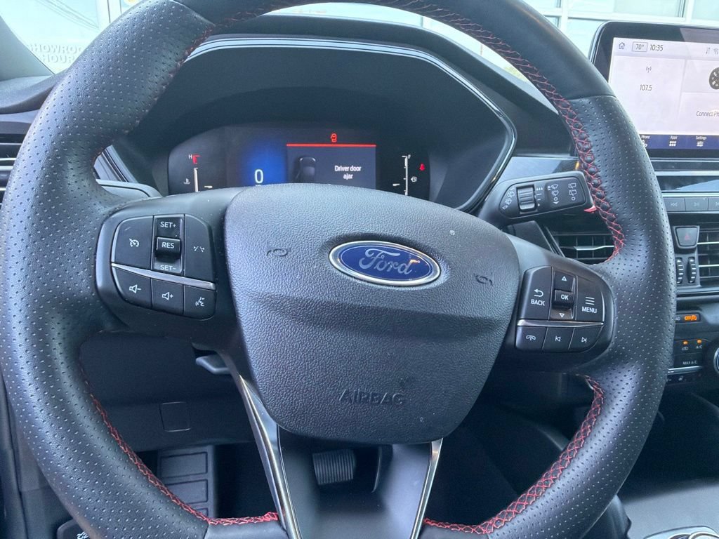 Used 2025 Ford Escape ST-Line Select AWD/4WD image 14