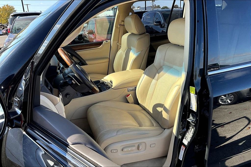 Used 2018 Lexus LX 570 4WD image 33