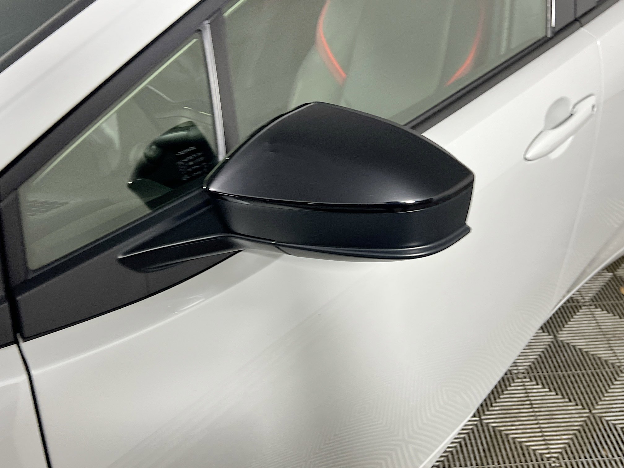 Used 2025 Toyota Prius Plug-In Hybrid FWD image 13