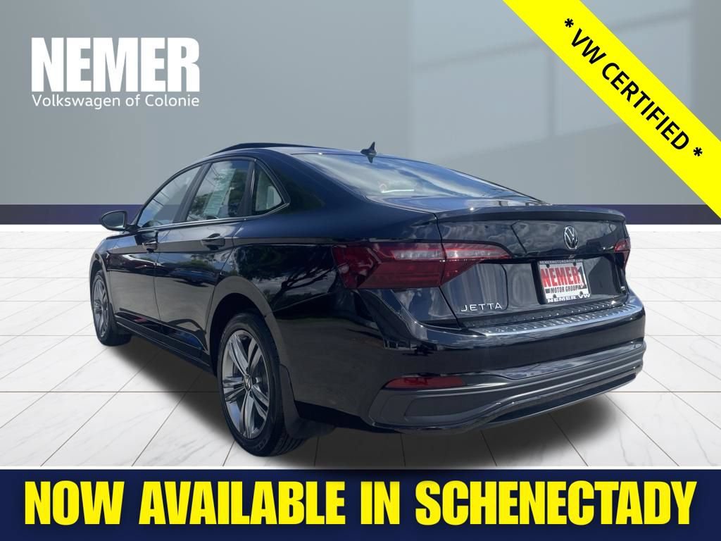 Certified 2022 Volkswagen Jetta SE FWD image 3