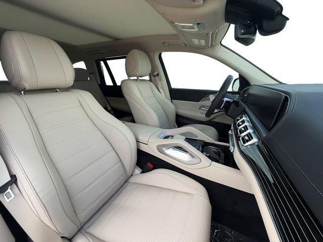 Used 2024 Mercedes-Benz GLS 580 4MATIC w/ Warmth & Comfort Package image 16