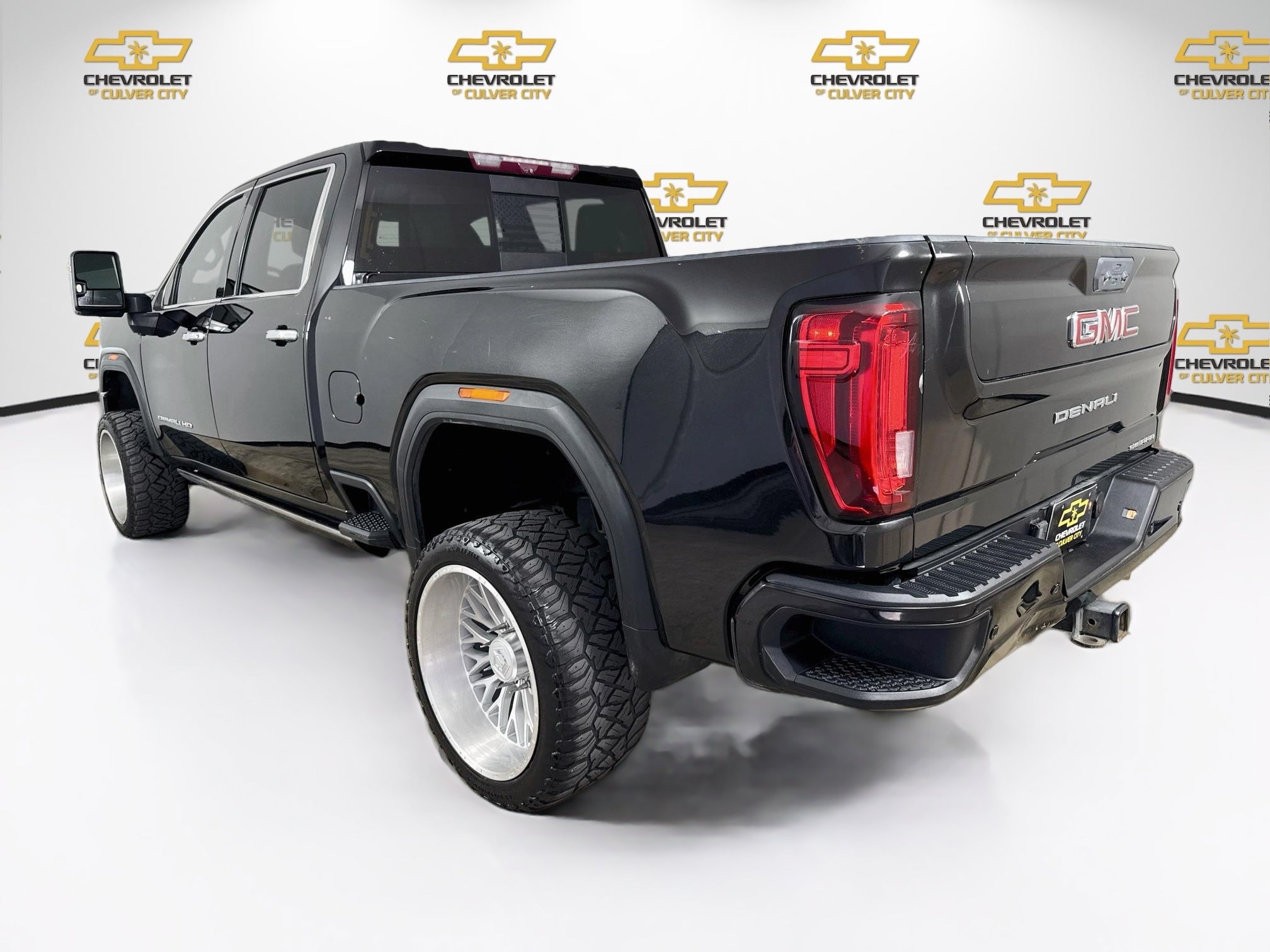 Used 2022 GMC Sierra 3500 Denali w/ Denali Black Diamond Edition AWD/4WD image 6