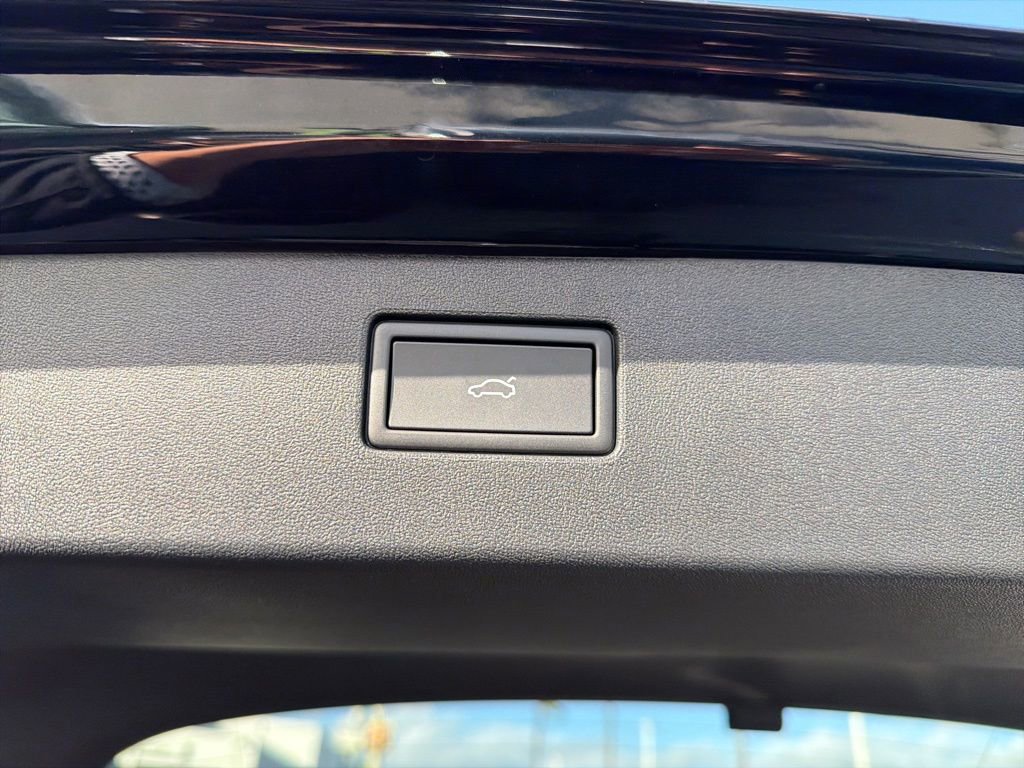 New 2026 Volkswagen Tiguan SEL R-Line AWD/4WD image 33