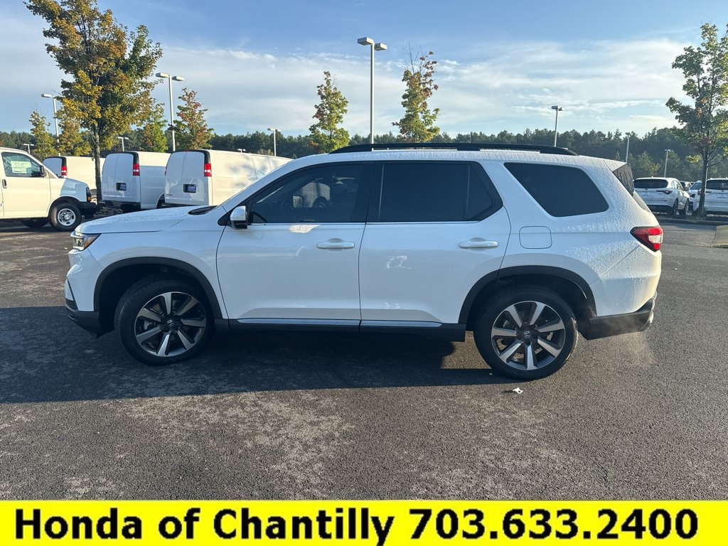 Certified 2025 Honda Pilot Touring image 4
