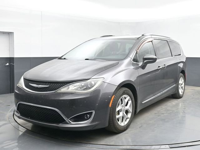 Used 2017 Chrysler Pacifica Touring-L Plus w/ Tire & Wheel Group FWD image 5