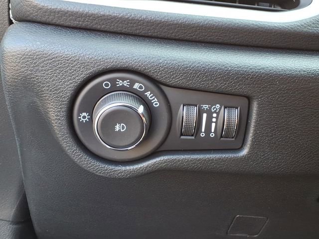 New 2026 Chrysler Pacifica Select image 16