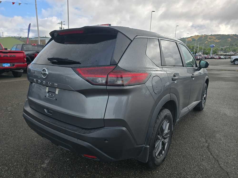 Used 2021 Nissan Rogue S FWD image 3