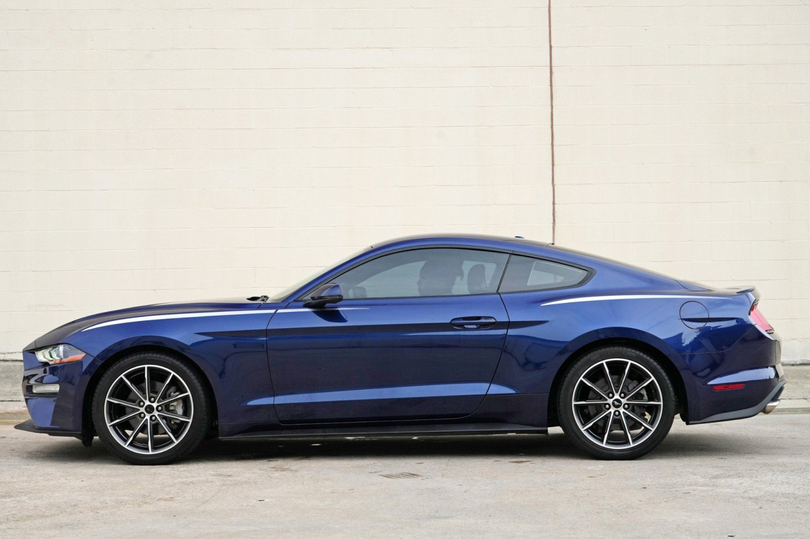 Used 2018 Ford Mustang Premium w/ Equipment Group 201A RWD image 8