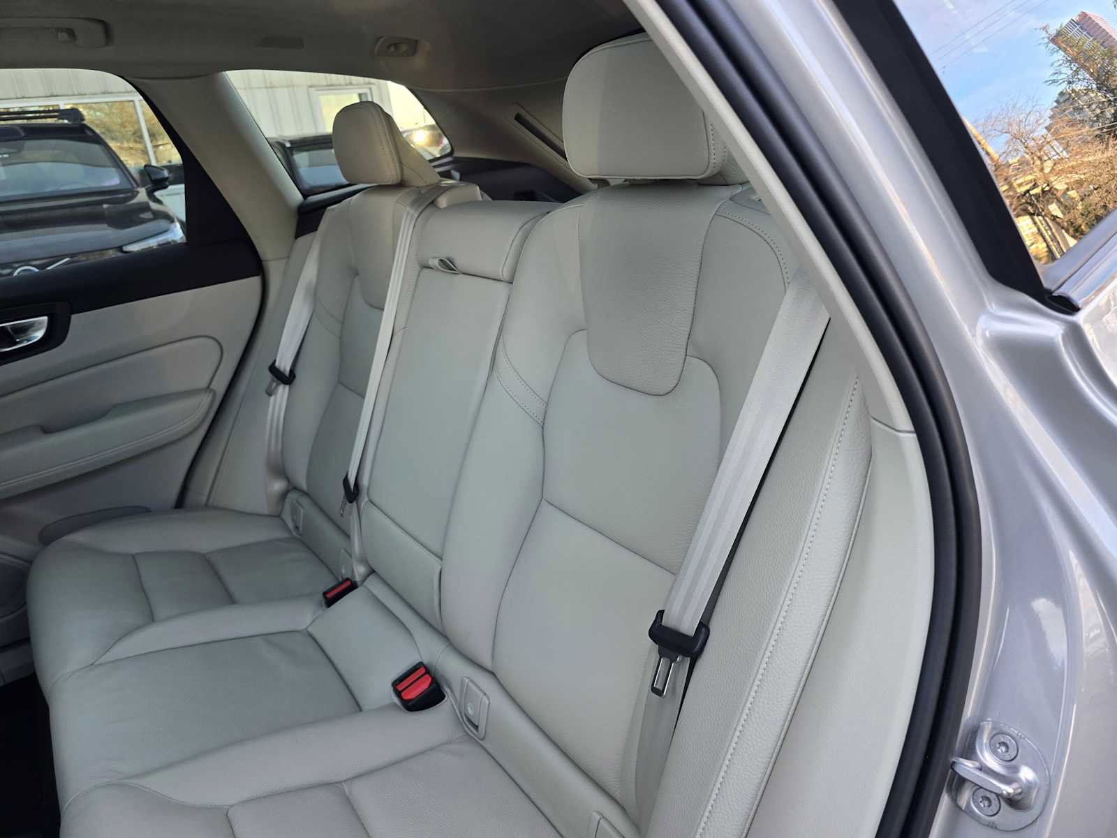 Certified 2024 Volvo XC60 T8 Plus w/ Protection Package Premier image 17