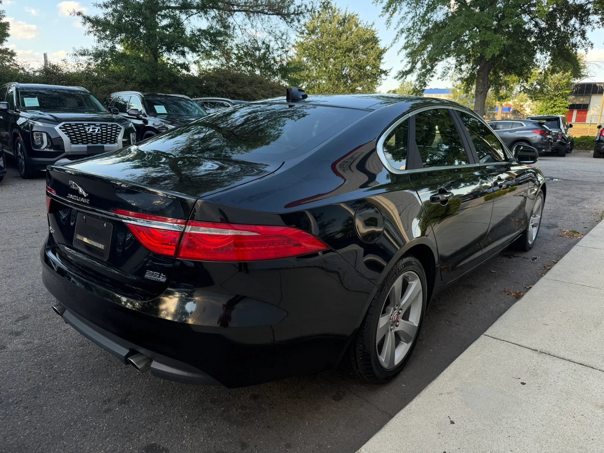 Used 2018 Jaguar XF AWD image 5