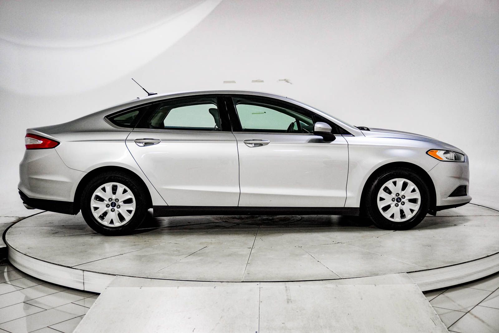 Used 2014 Ford Fusion S FWD image 10
