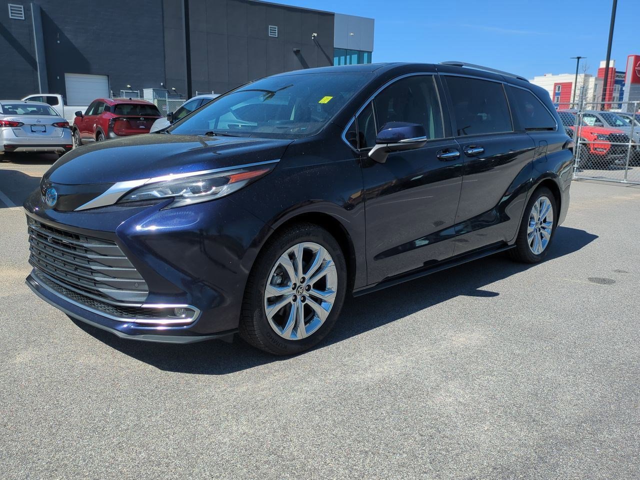 Used 2022 Toyota Sienna Platinum image 8