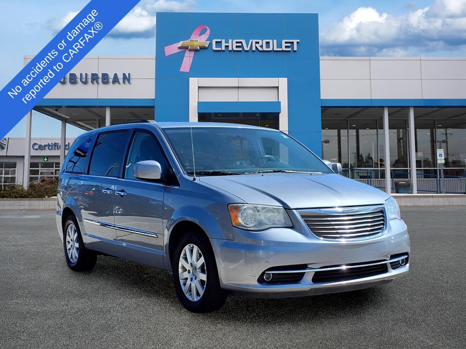 Used 2016 Chrysler Town & Country Touring w/ Driver Convenience Group FWD image 3