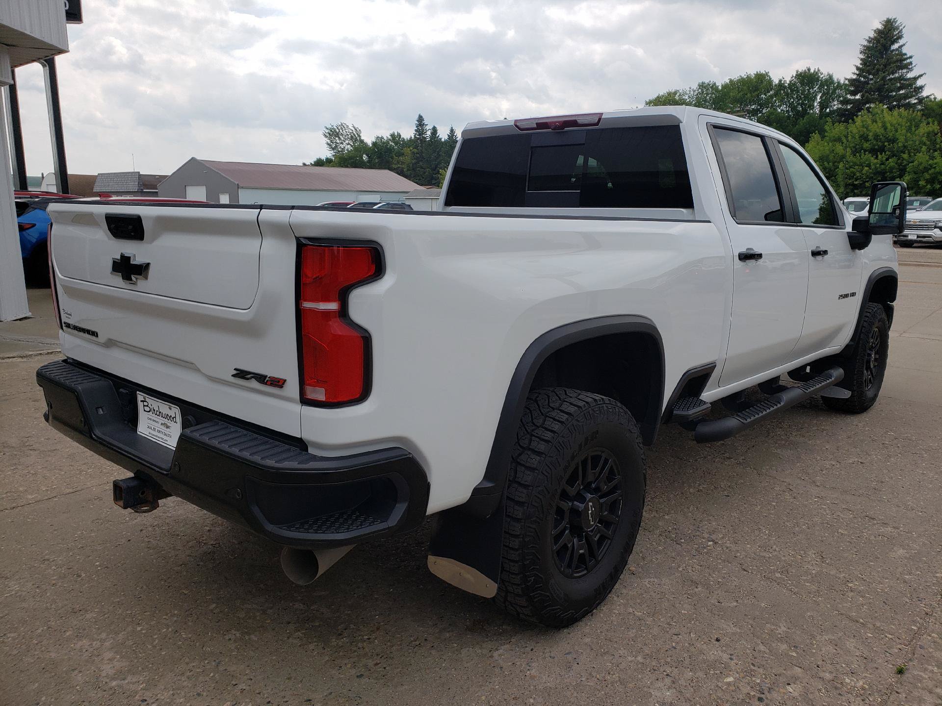 Used 2024 Chevrolet Silverado 2500 ZR2 w/ Technology Package AWD/4WD image 5