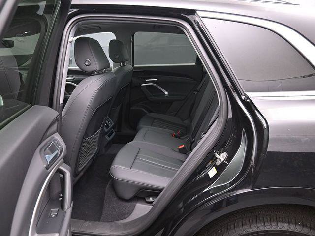 Certified 2025 Audi Q5 Premium w/ Convenience Package image 30