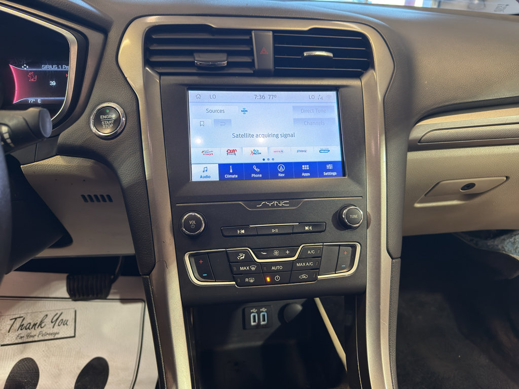 Used 2020 Ford Fusion SE FWD image 19