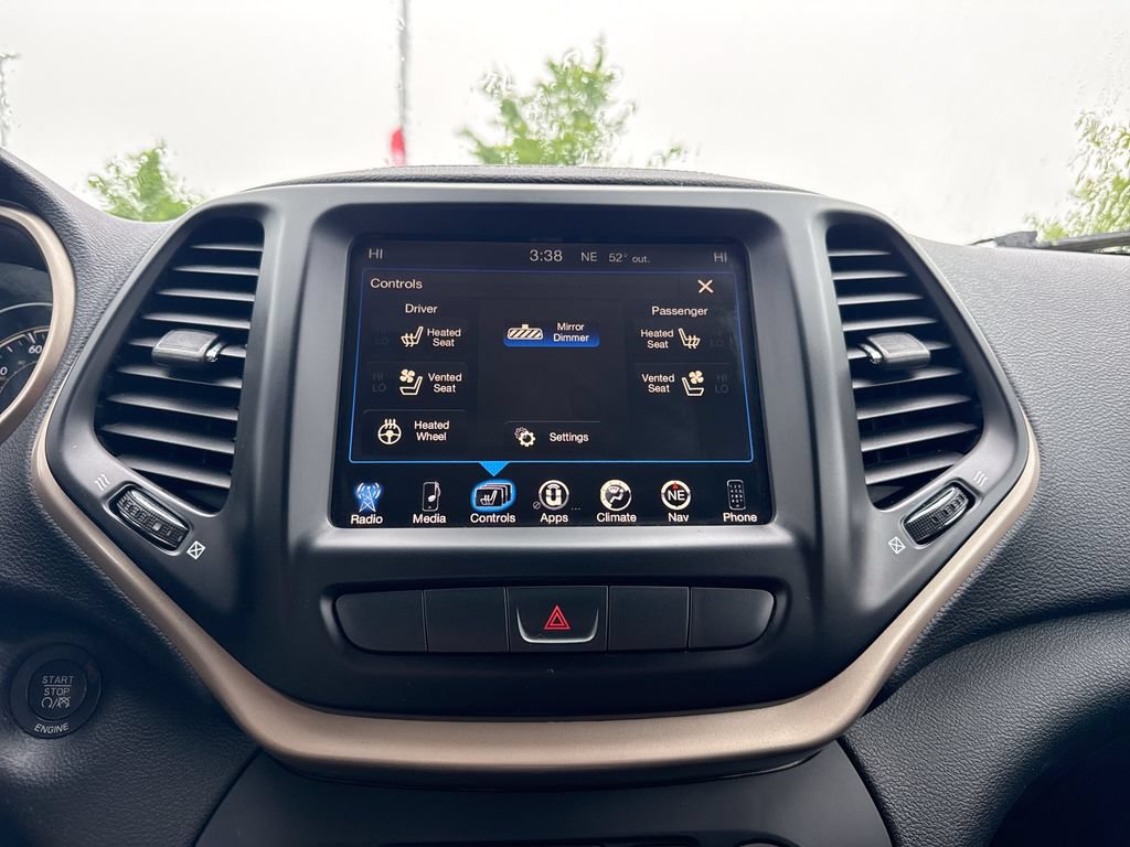 Used 2014 Jeep Cherokee Limited w/ Luxury Group AWD/4WD image 23