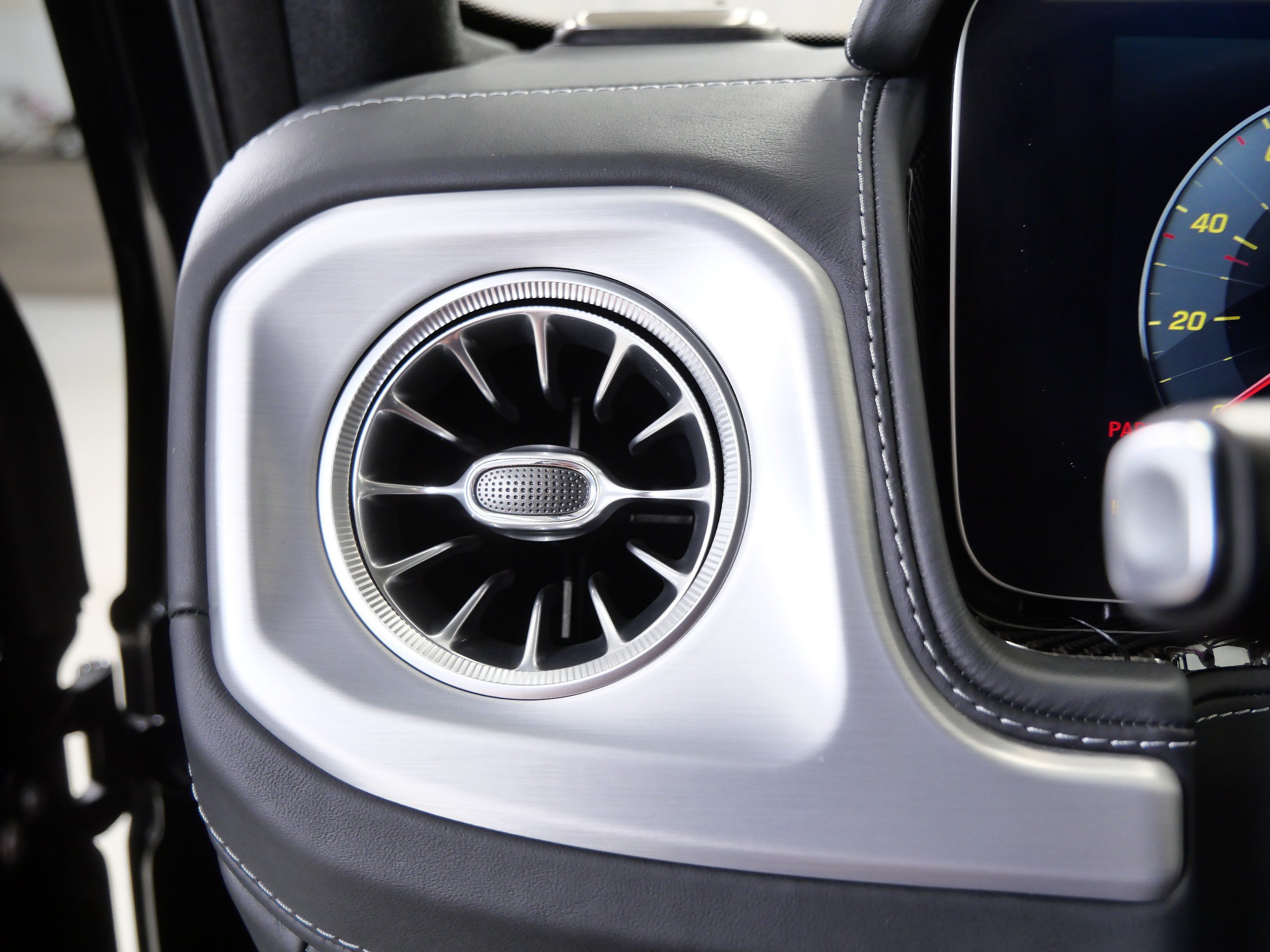 Used 2023 Mercedes-Benz G 550 image 25