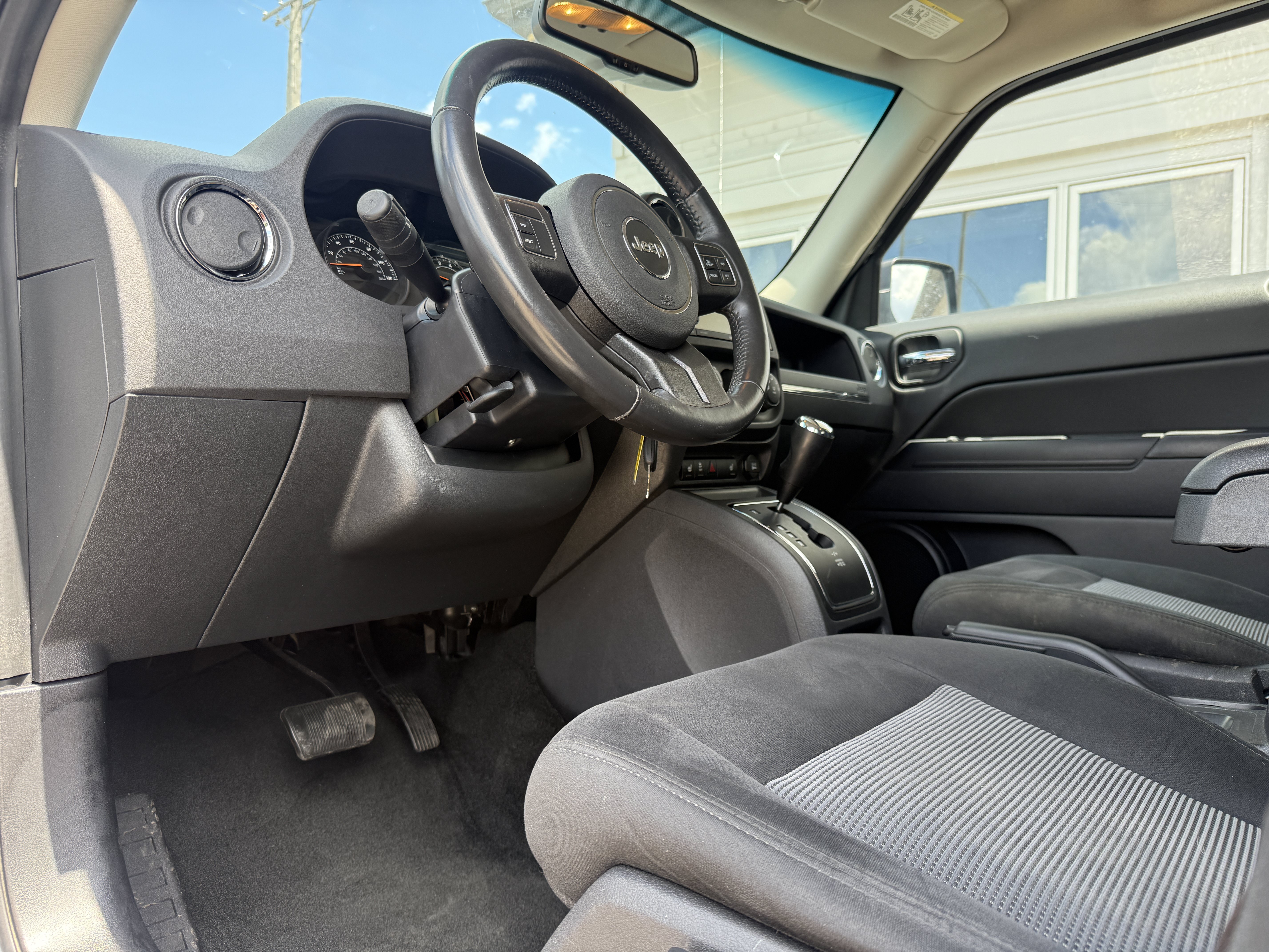Used 2017 Jeep Patriot Latitude AWD/4WD image 15
