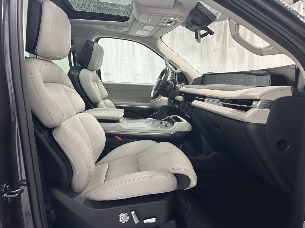 Used 2025 Lincoln Navigator L Reserve image 72