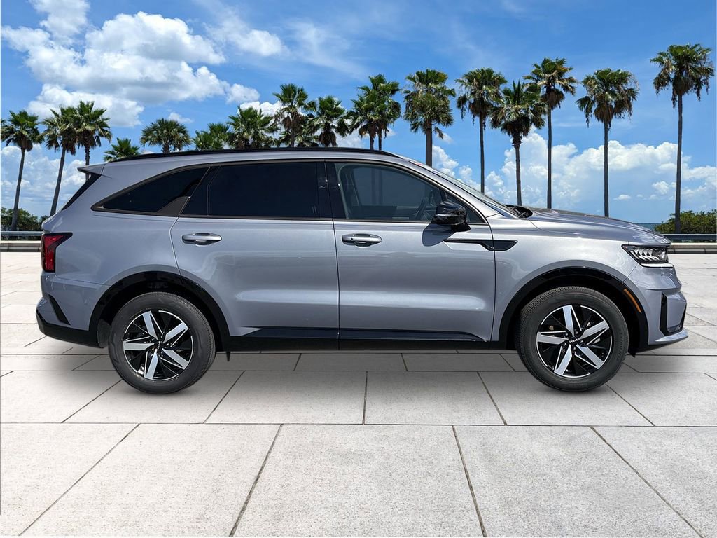 Used 2023 Kia Sorento S image 9
