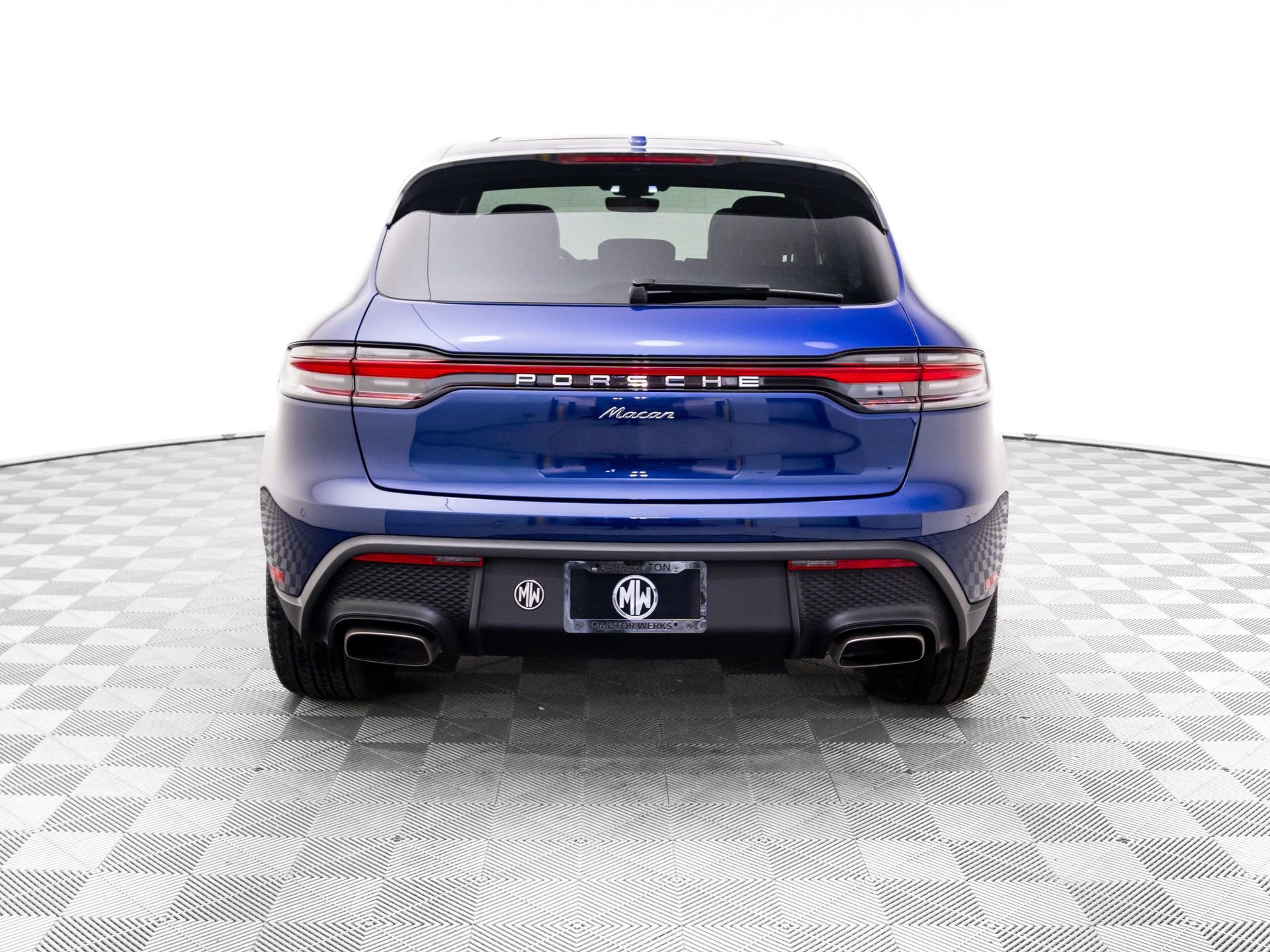Certified 2025 Porsche Macan image 10
