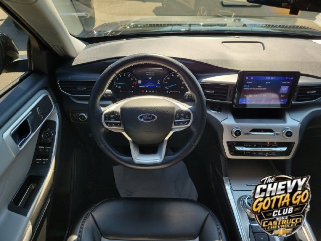 Used 2022 Ford Explorer XLT w/ Equipment Group 202A AWD/4WD image 11