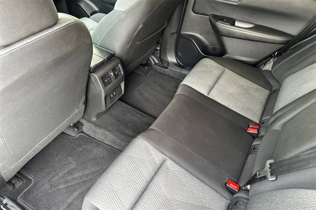 Used 2025 Nissan Rogue SV image 13