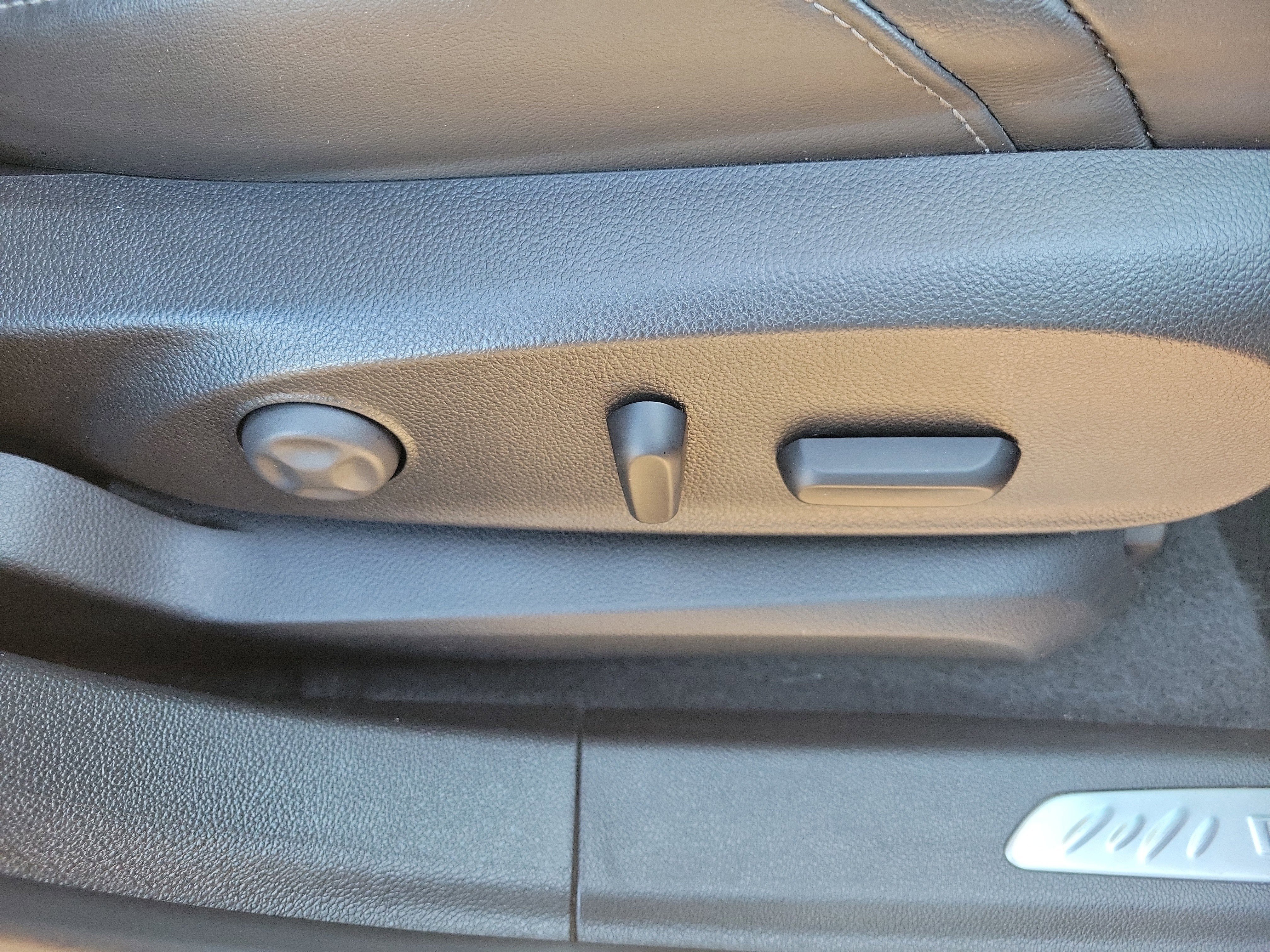 Used 2020 Buick Envision Essence image 9