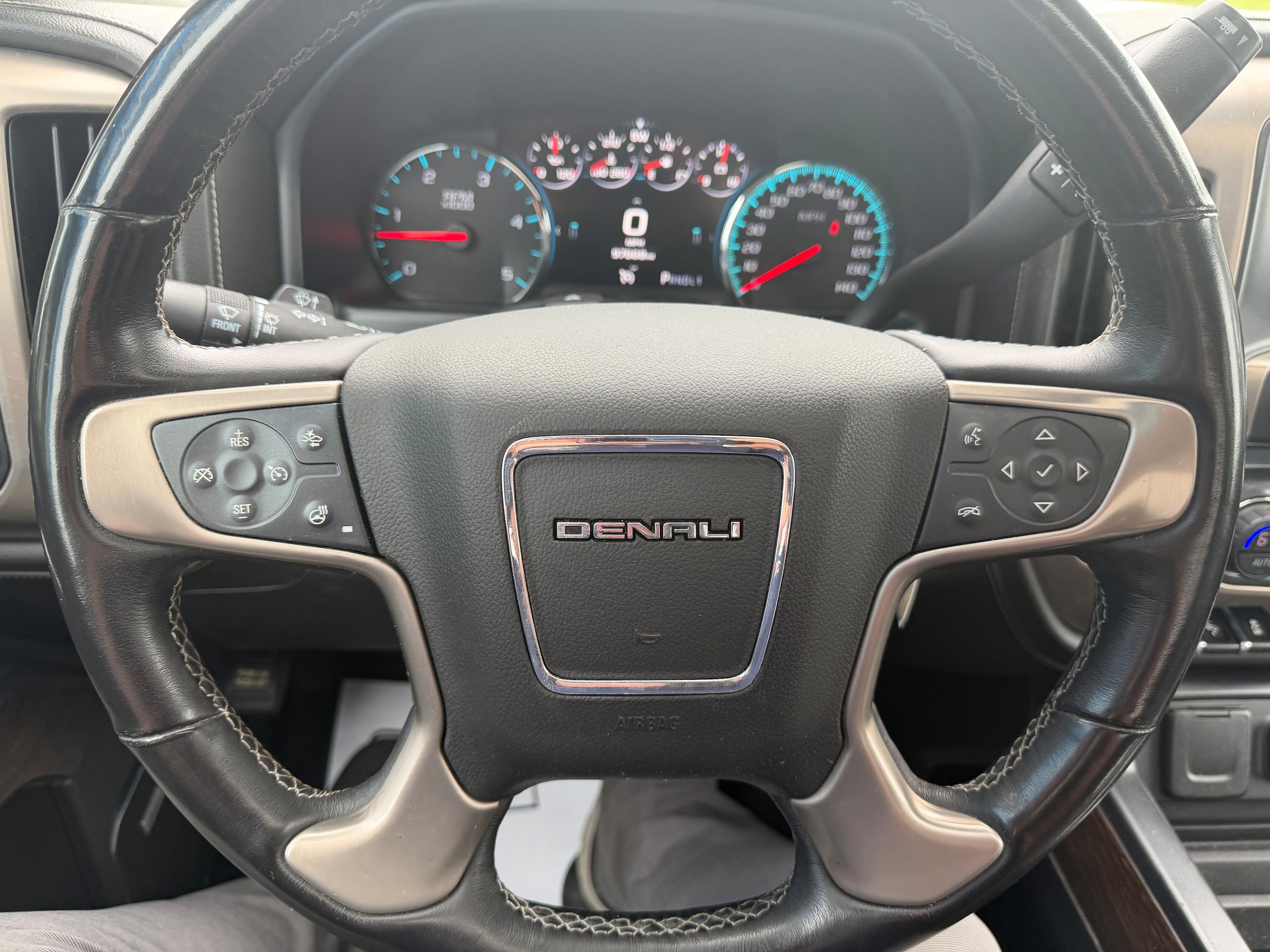 Used 2019 GMC Sierra 2500 Denali w/ Duramax Plus Package AWD/4WD image 15